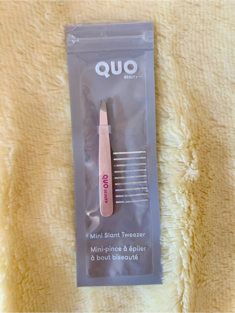 Quo Beauty Mini Slant Tweezer